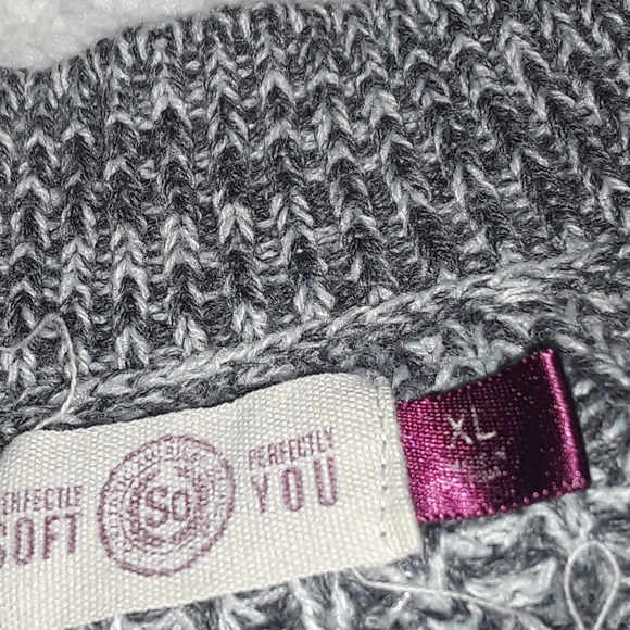 Sweater - Picture 2 of 3